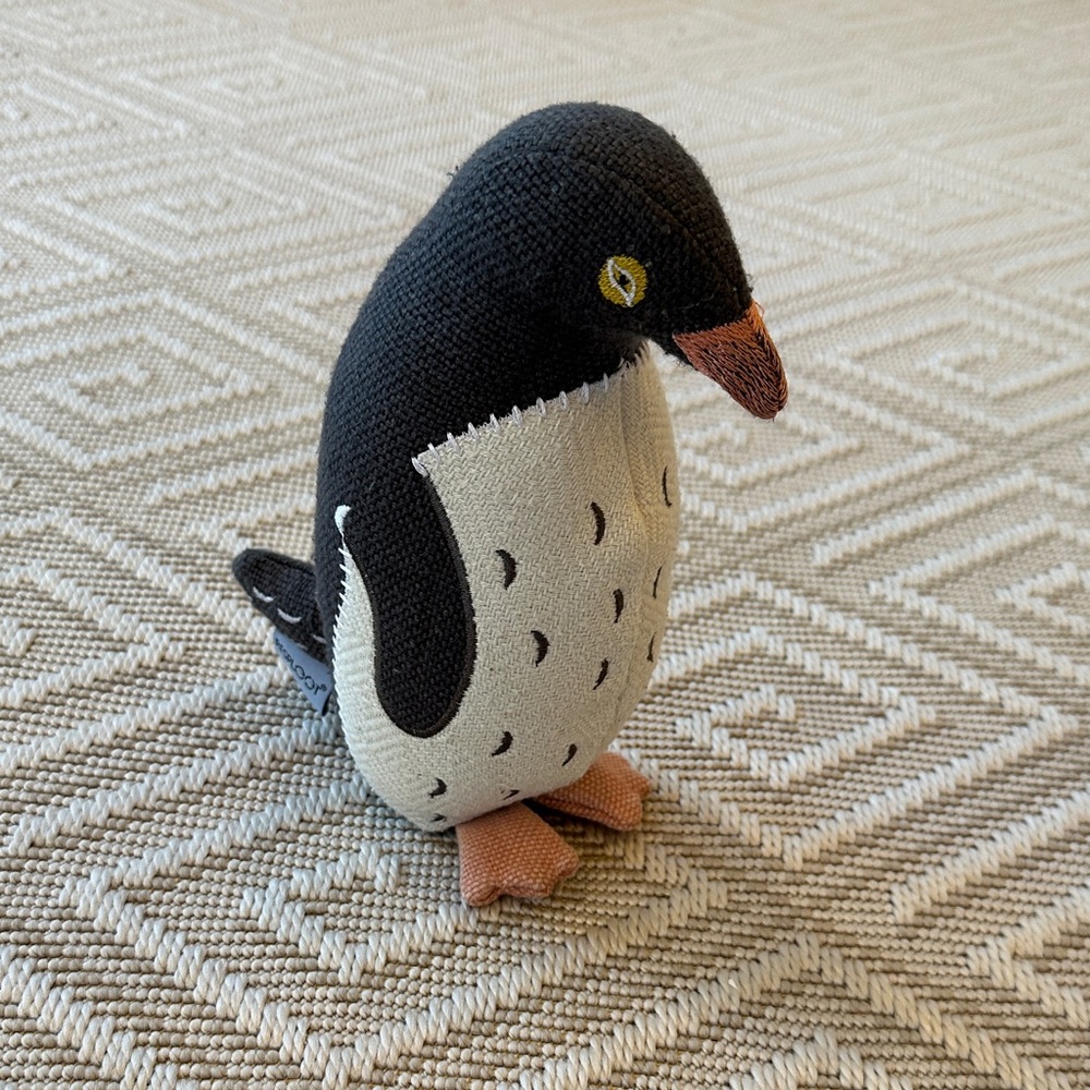 RESPLOOT Cuddlers YELLOW EYED PENGUIN Plush Dog Toy Made From Recycled Plastic